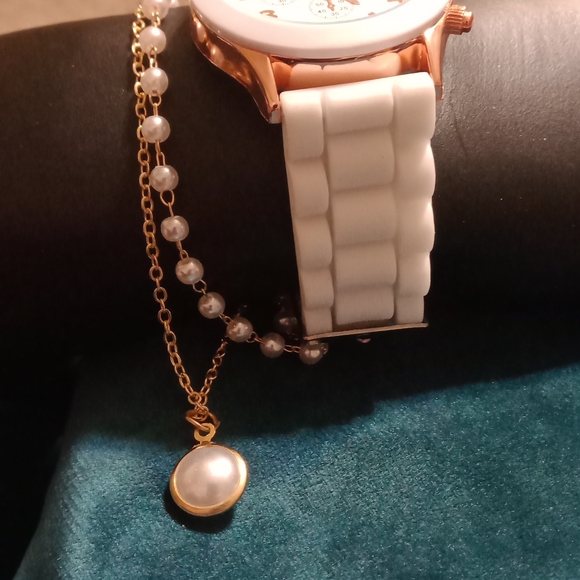 Round Pointer Quartz Watch White and Rose Gold And Gold Tone and Faux Pearl Brac - Picture 4 of 4